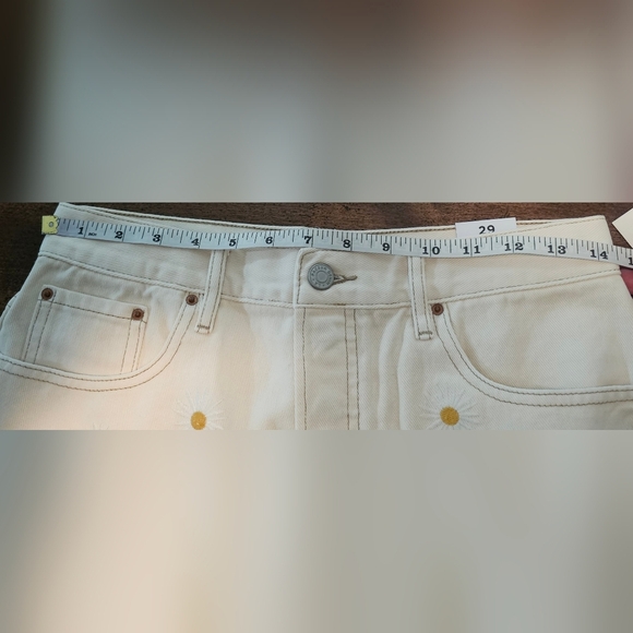 PacSun Daisy Embroidered Ultra High Waisted Vintage Denim ShortsSize 29 NWT - Picture 12 of 16